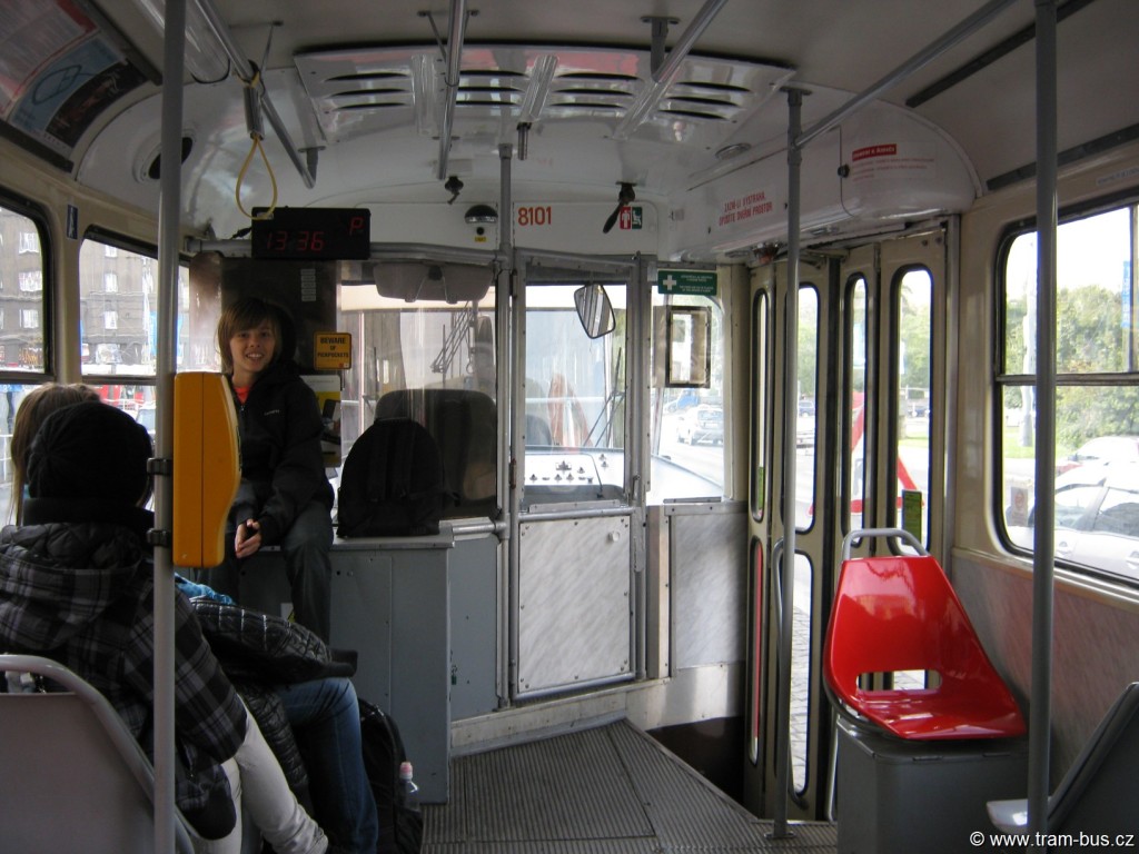 045 - interér vozu DPP Tatra T3M 8101 stará kabina