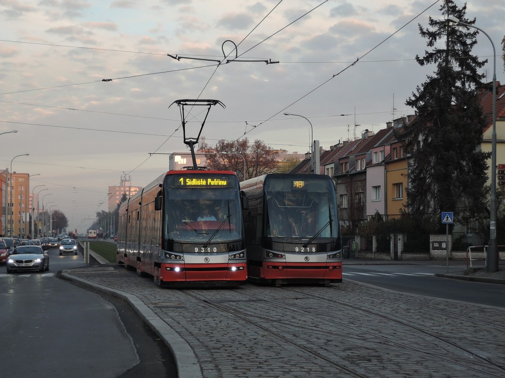 4917 - linka 1 a 18 Sídliště Petřiny DPP Škoda 15T 9218 a 9310