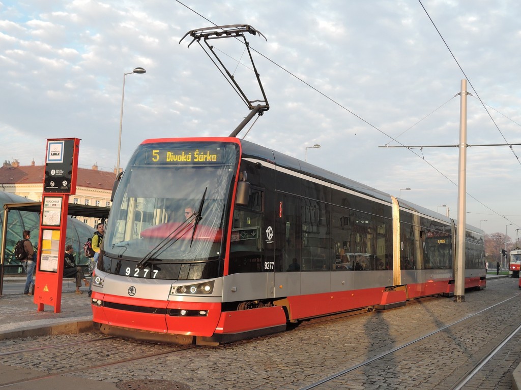 4873 - linka 5 Hradčanská DPP Škoda 15T 9277