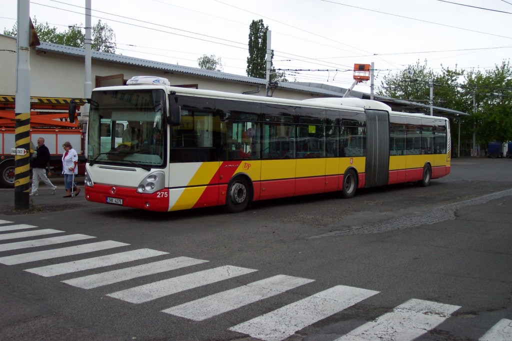 Pardubice,_Vozovna_Dukla,_Irisbus_Citybus_(kloubový,_Hradec_Králové)