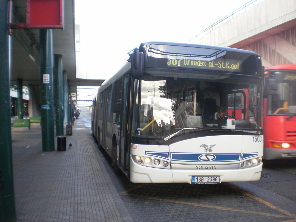 Autobus linky 367 na Černém Mostě se připravuje na cestu do Staré Boleslavi