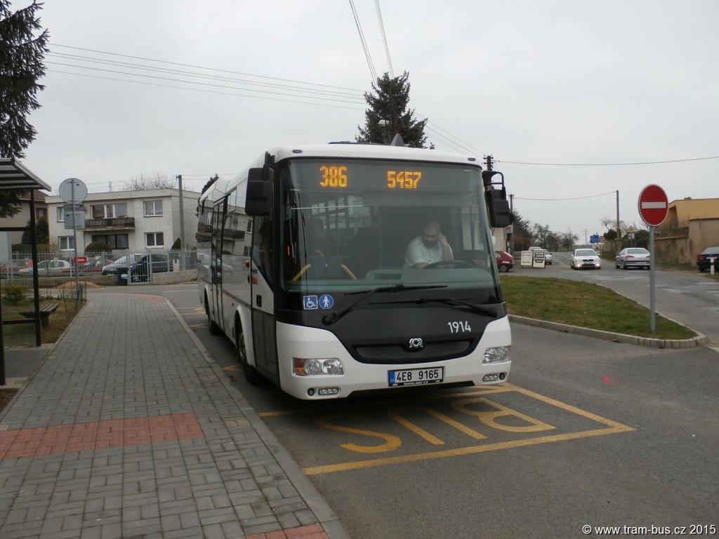 Fotka dne 8. 4. 2015: Od 7. dubna 2015 vyjela nová autobusová linka 386, spojující Satalice s Vinoří a Přezleticemi. Linku dostal dopravce About Me a během prvních dnů si našla již své cestující. Důvodem ke vzniku linky je především nová výstavba v oblasti Vinoře a Přezletic a zlepšení dopravní obslužnosti novým tangenciálním spojením ke vlaku do Satalic.