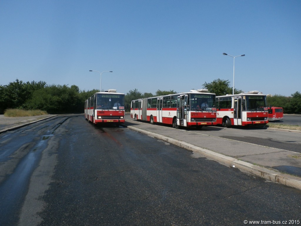 3933-rozloučení-s-vozy-Karosa-B-741-linka-213-Jižní-Město-DPP-Karosa-B-741-6116-6105-a-6150.JPG