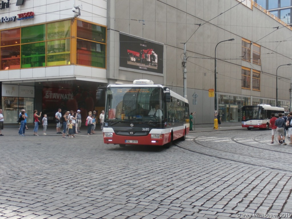 3978-90-let-autobusů-v-Praze-autobusový-průvod-SOR-NB-18-3685.JPG