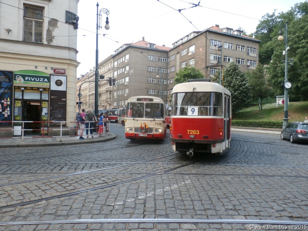 3981-90-let-autobusů-v-Praze-autobusový-průvod-Újezd-DPP-Karosa-ŠM11-7135.JPG