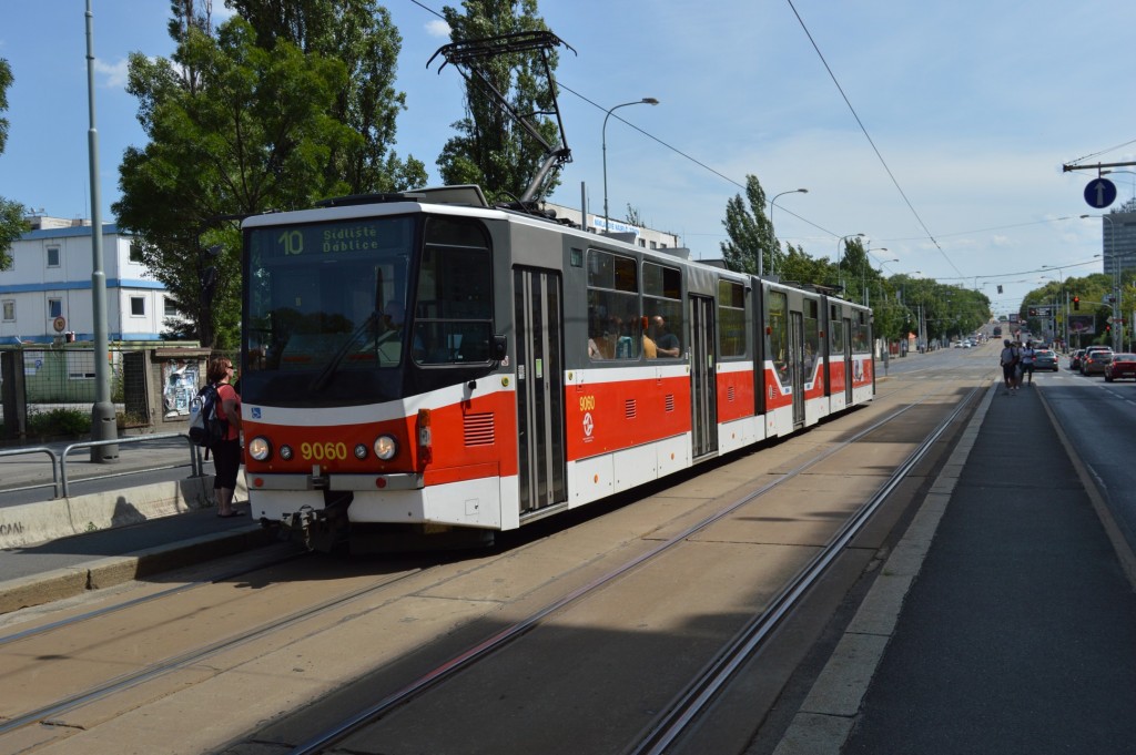 9060 - linka 10 Nákladové nádraží Žížkov DPP Tatra KT8D5RN2P