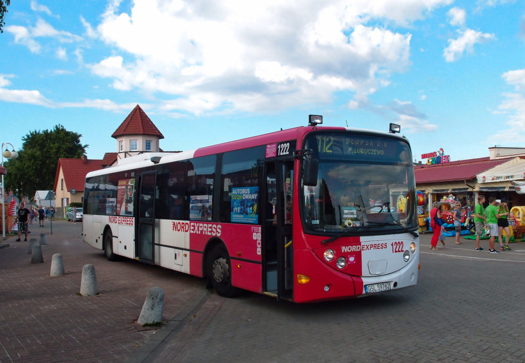 Linka 112 dopravce Nord express jezdí v sezoně ze Słupsku do přímořské vesnice Rowy.